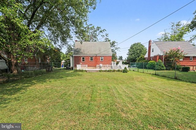 3221 MEADOW LN, Harrisburg, PA 17109
