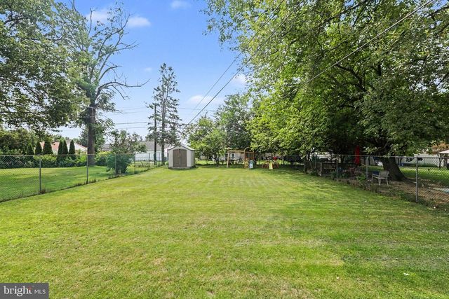 3221 MEADOW LN, Harrisburg, PA 17109