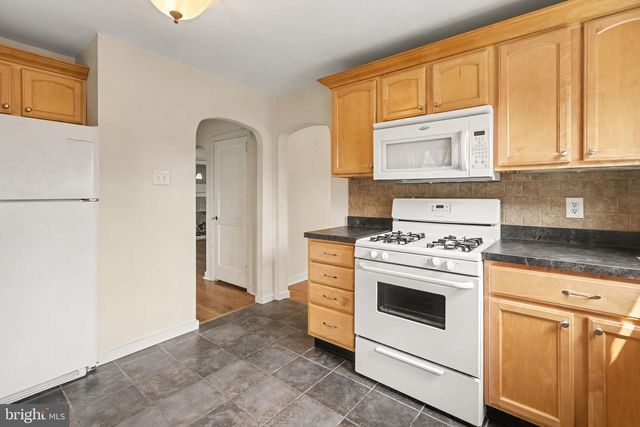 3221 MEADOW LN, Harrisburg, PA 17109