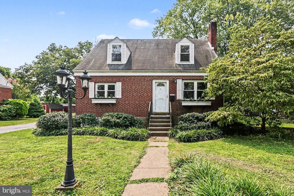 3221 MEADOW LN, Harrisburg, PA 17109