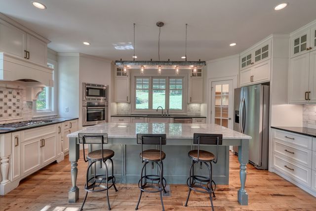 609 Cypress Pointe Lane, Hayesville, NC 28904