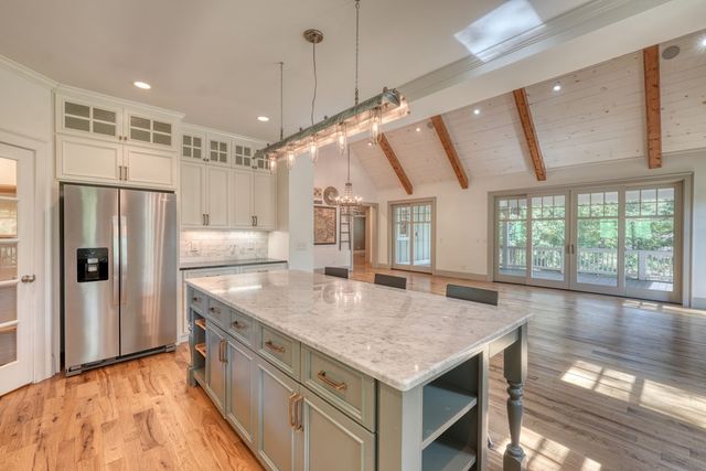 609 Cypress Pointe Lane, Hayesville, NC 28904