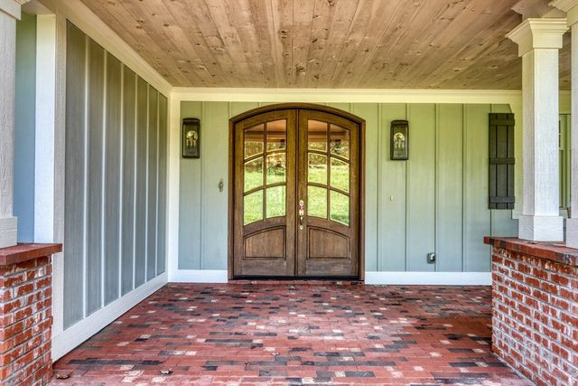 609 Cypress Pointe Lane, Hayesville, NC 28904