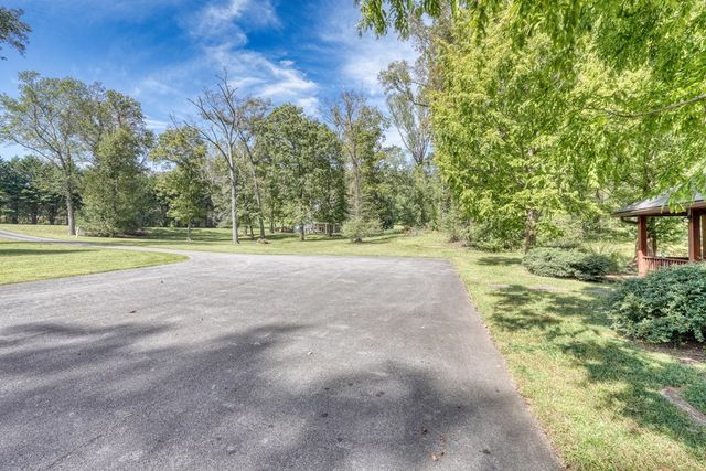 609 Cypress Pointe Lane, Hayesville, NC 28904