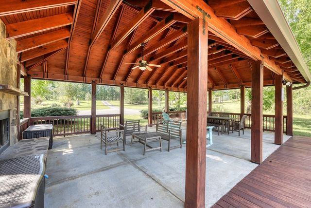 609 Cypress Pointe Lane, Hayesville, NC 28904