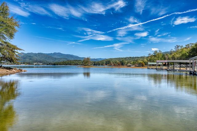 609 Cypress Pointe Lane, Hayesville, NC 28904