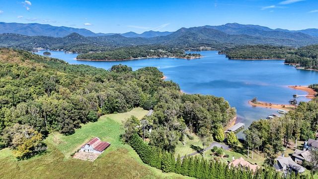 609 Cypress Pointe Lane, Hayesville, NC 28904