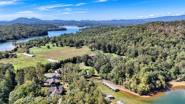 609 Cypress Pointe Lane, Hayesville, NC 28904