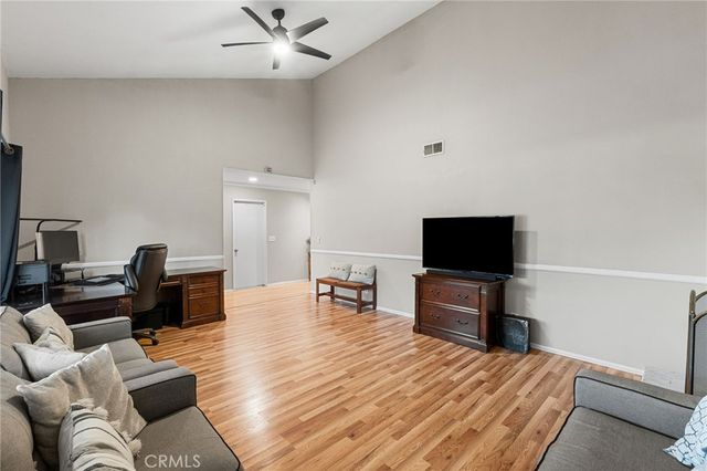 1111 W La Entrada, Anaheim, CA 92801