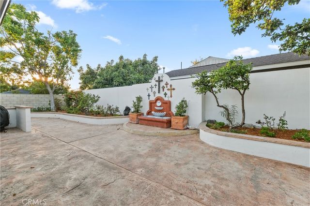 1111 W La Entrada, Anaheim, CA 92801