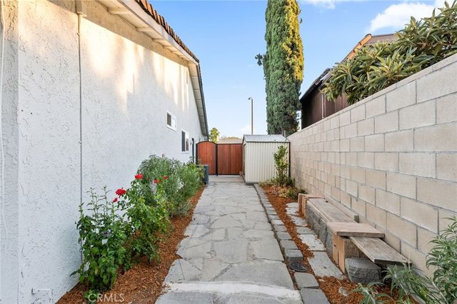 1111 W La Entrada, Anaheim, CA 92801