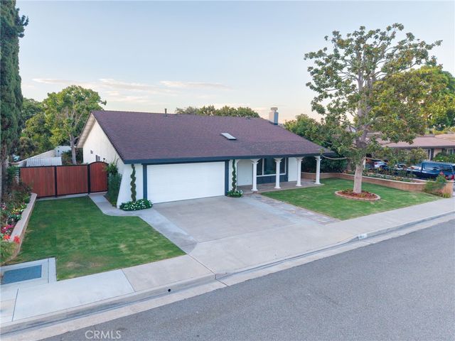 1111 W La Entrada, Anaheim, CA 92801