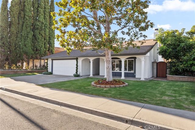 1111 W La Entrada, Anaheim, CA 92801