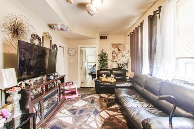 3046 W Polk Street, Chicago, IL 60612
