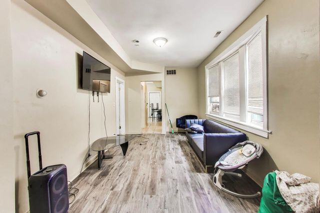 3046 W Polk Street, Chicago, IL 60612