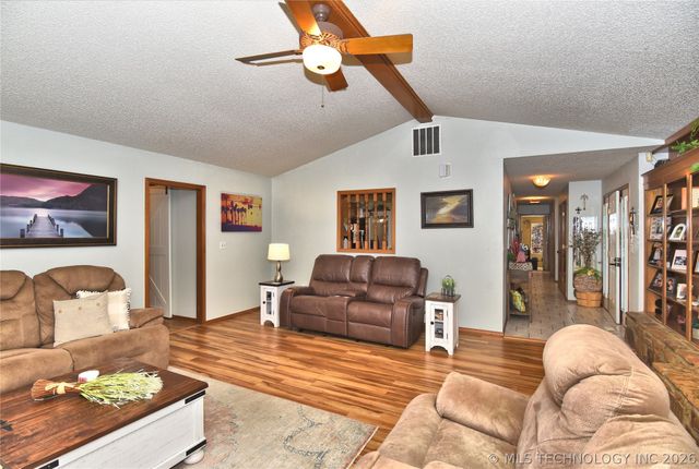 1101 N Taylor Avenue, Wagoner, OK 74467
