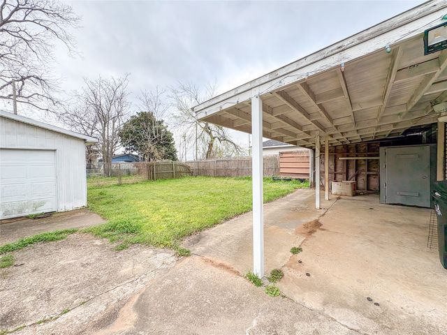 528 W Florence, Denison, TX 75020