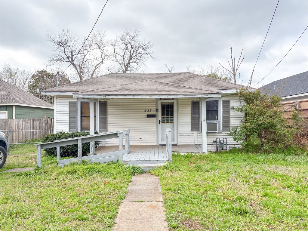 528 W Florence, Denison, TX 75020