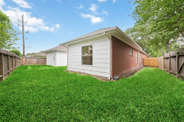 4211 Torrey Creek Lane, Houston, TX 77014