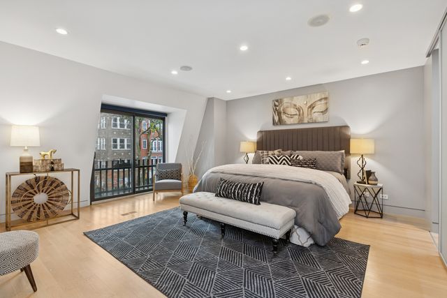 820 W Wolfram Street F, Chicago, IL 60657