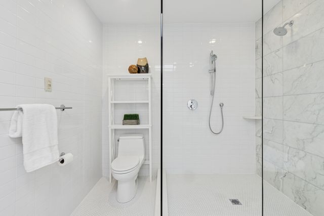 820 W Wolfram Street F, Chicago, IL 60657