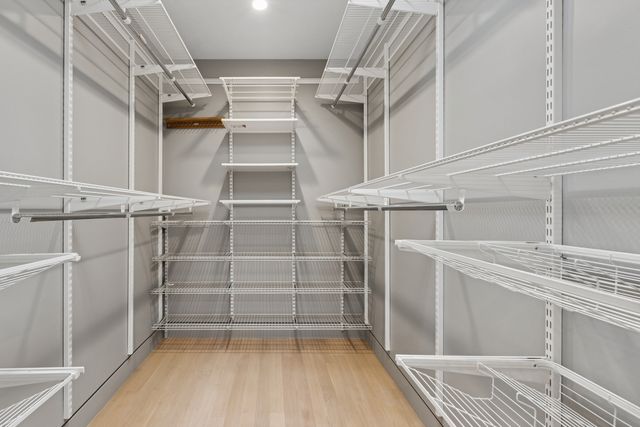 820 W Wolfram Street F, Chicago, IL 60657