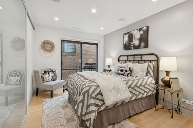 820 W Wolfram Street F, Chicago, IL 60657