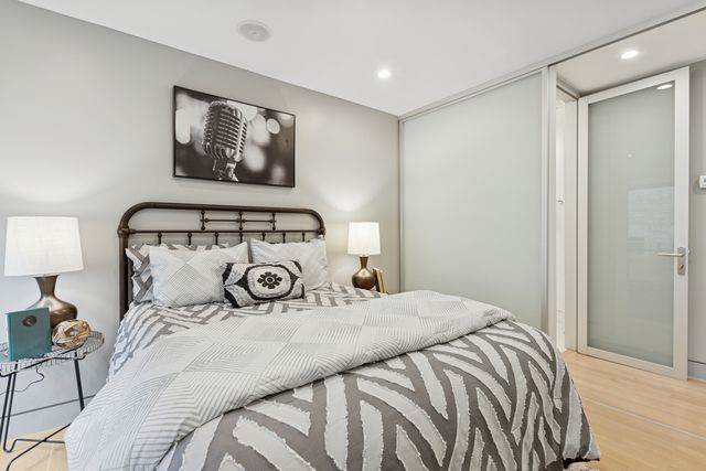 820 W Wolfram Street F, Chicago, IL 60657