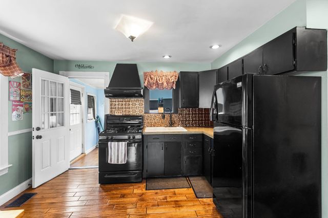 4 Master Street, Manchester, NH 03102