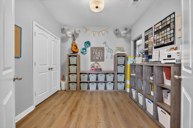 424 Foxcraft Drive, Fort Worth, TX 76131