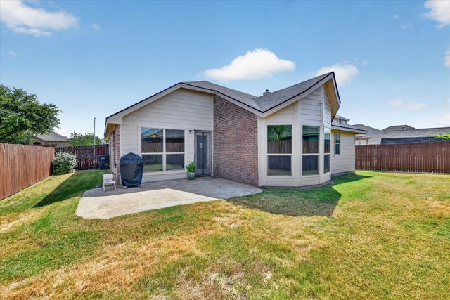 424 Foxcraft Drive, Fort Worth, TX 76131
