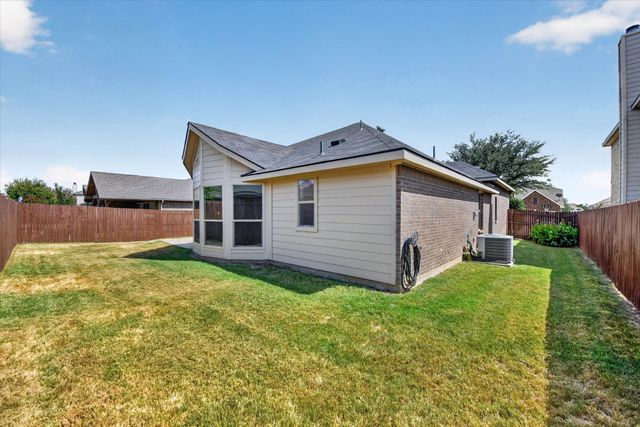 424 Foxcraft Drive, Fort Worth, TX 76131