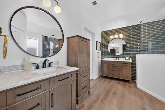 424 Foxcraft Drive, Fort Worth, TX 76131