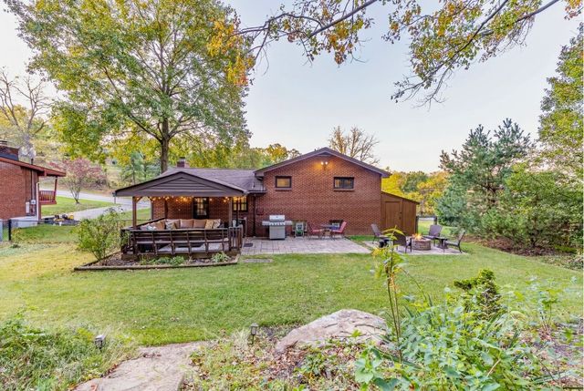 624 Fort Couch Rd, Upper St Clair, PA 15241