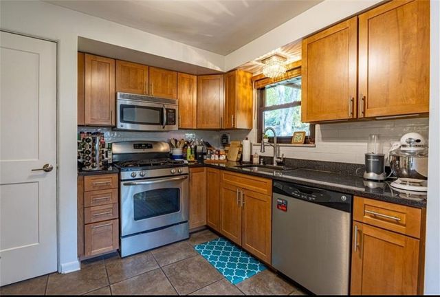 624 Fort Couch Rd, Upper St Clair, PA 15241