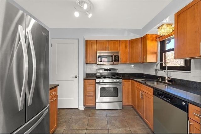 624 Fort Couch Rd, Upper St Clair, PA 15241