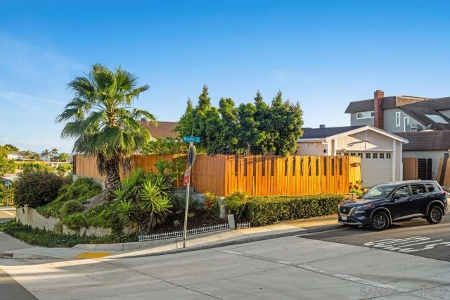 3197 Wayne Ln, San Diego, CA 92117