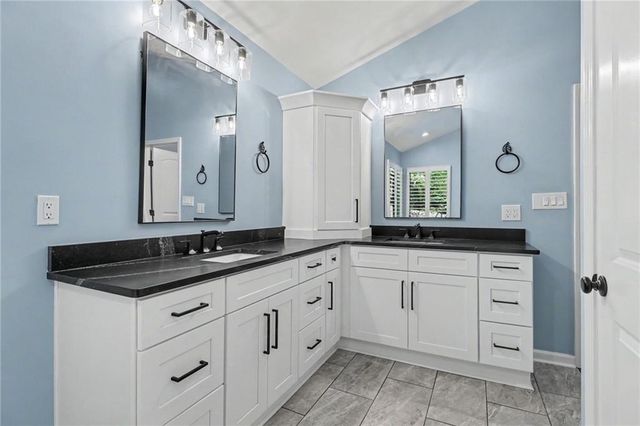 445 Taberwood Way, Roswell, GA 30076