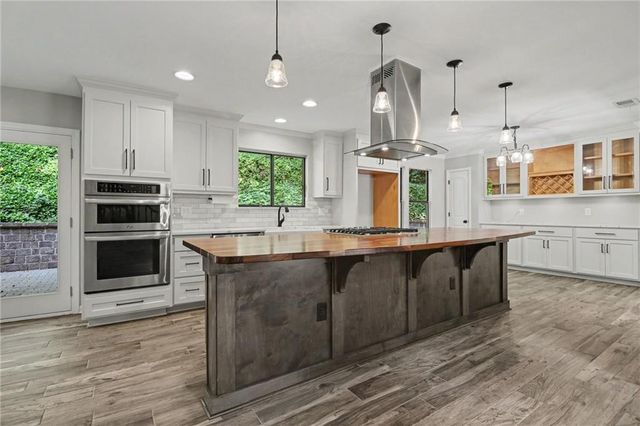 445 Taberwood Way, Roswell, GA 30076