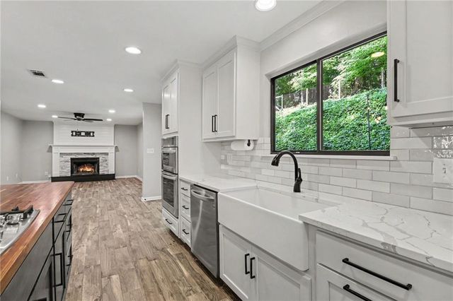 445 Taberwood Way, Roswell, GA 30076