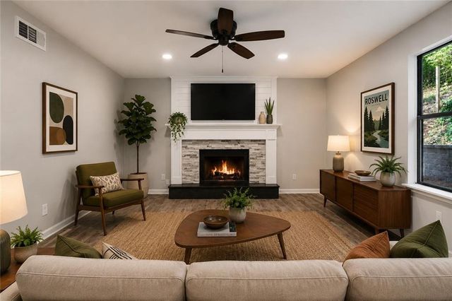 445 Taberwood Way, Roswell, GA 30076