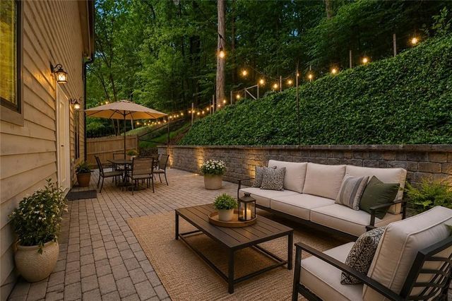 445 Taberwood Way, Roswell, GA 30076