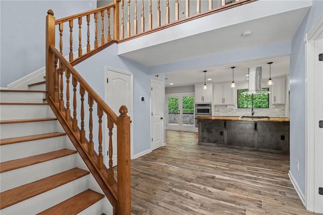 445 Taberwood Way, Roswell, GA 30076