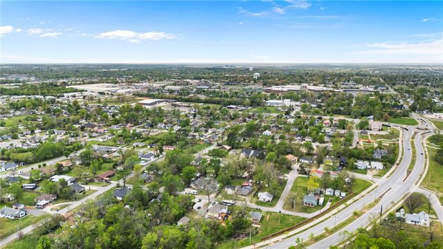 429 E Mulberry, Rogers, AR 72756