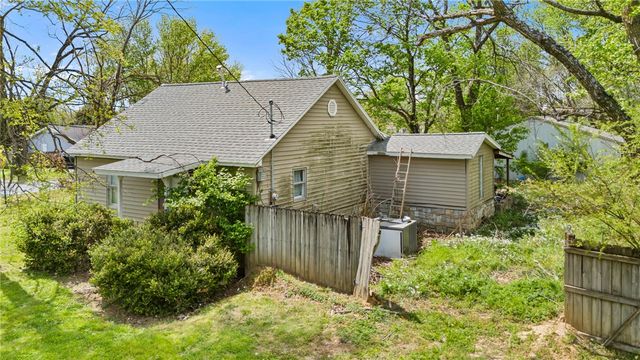 429 E Mulberry, Rogers, AR 72756