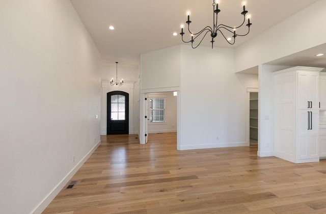 4818 E Silverado Road, Springfield, MO 65802