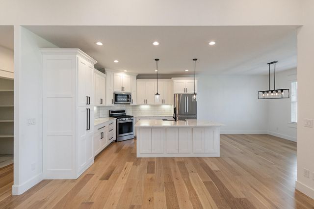 4818 E Silverado Road, Springfield, MO 65802