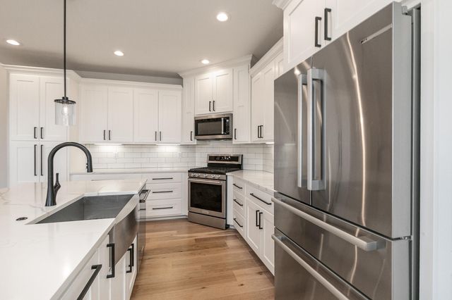 4818 E Silverado Road, Springfield, MO 65802