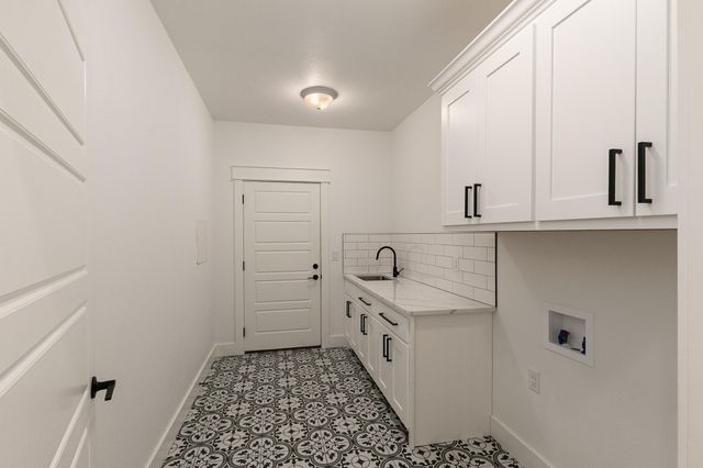 4818 E Silverado Road, Springfield, MO 65802