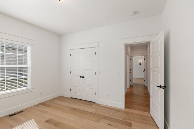 4818 E Silverado Road, Springfield, MO 65802